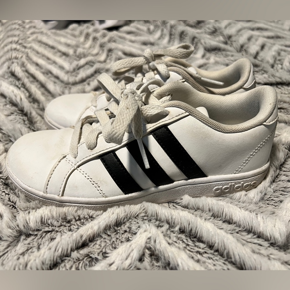 Good condition adidas NEO Baseline sneakers
